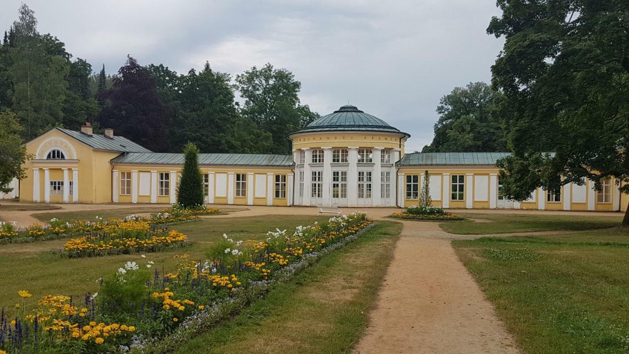 Apartman U Kolonady Marianske Lazne Bagian luar foto