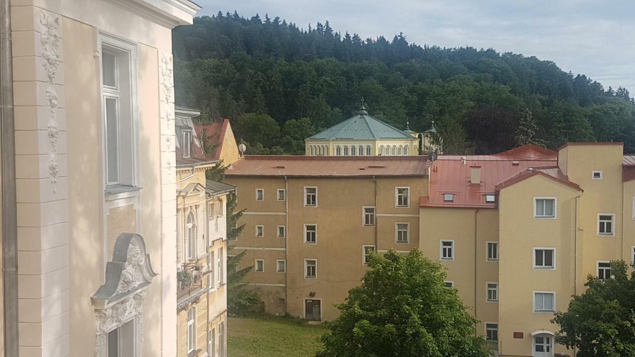 Apartman U Kolonady Marianske Lazne Bagian luar foto